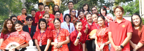 กราบไหว้สักการะพระพรหมและศาลตายาย เพื่อความเป็นสิริมงคลเนื่องในเทศกาลตรุษจีน