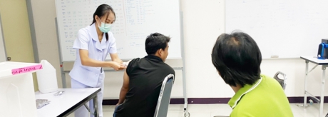 ให้บริการฉีดวัคซีนป้องกันโรคไข้หวัดใหญ่