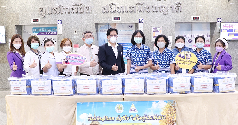 นพ.เฉลิมพล ฉายพุทธ ผู้อำนวยการฝ่ายการแพทย์ นพ.ประพงษ์ วงศ์ระวีกุล ผู้อำนวยการฝ่ายประกันสังคม