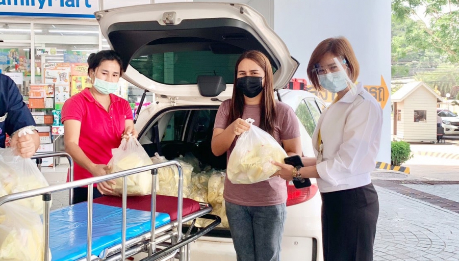 ขอขอบพระคุณ คุณกาญจนา บัวอุไร (เจ้าของสวนมะม่วงกลางดง)