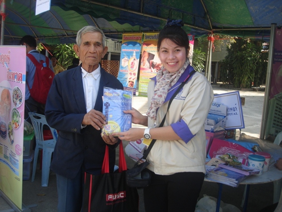 รพ.เกษมราษฎร์ สระบุรี เข้าร่วมกิจกรรมออกจังหวัดเคลื่อนที่กับเหล่ากาชาดจังหวัดสระบุรี  “  หน่วยบำบัดทุกข์ บำรุงสุข สร้างรอยยิ้มให้ประชาชน ”  ในวันที่ 24 ธันวาคม 2557 ณ บริเวณ  วัดเขาดิน ต.เขาดินพัฒนา อ.เฉลิมพระเกียรติ จ.สระบุรี